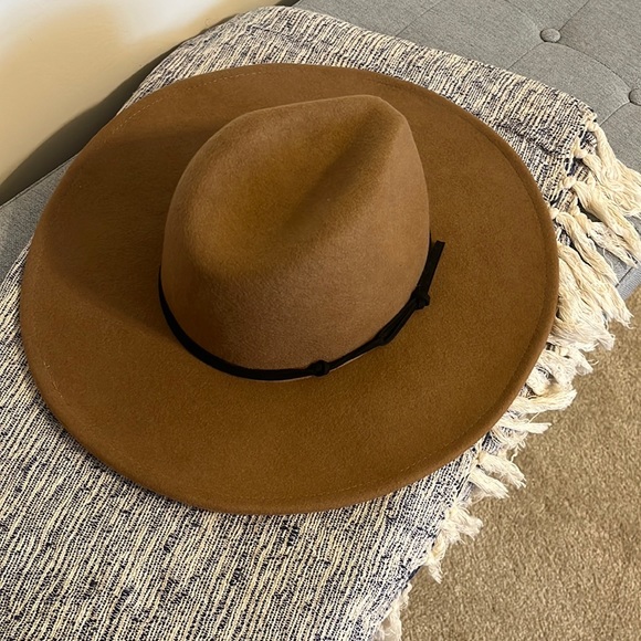 Universal Thread Accessories - Felt Wide Brimmed Fedora Hat